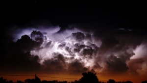 temporale-fulmini-nuvole-notte